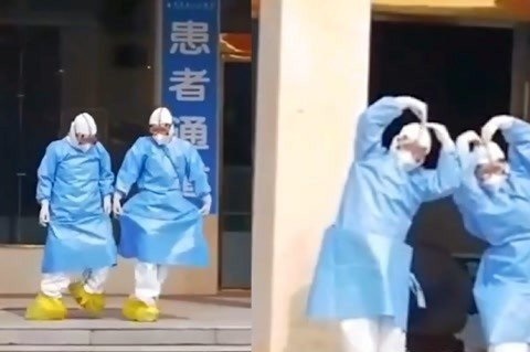 Chia tay bệnh nhân nhiễm Covid-19 xuất viện, 2 nữ y tá nhảy điệu 