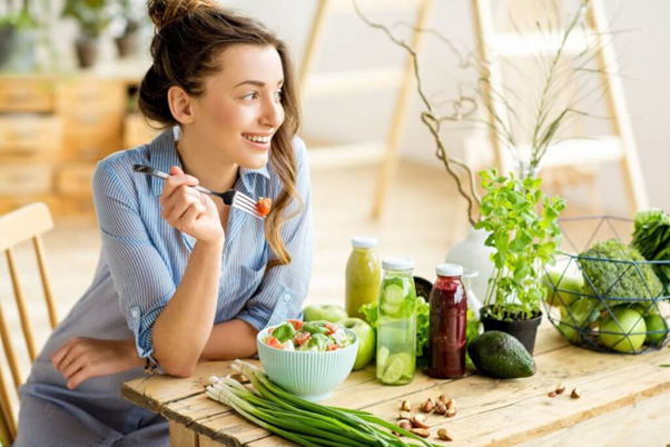 Da bị mụn nội tiết tố nên chăm sóc thế nào đúng cách
