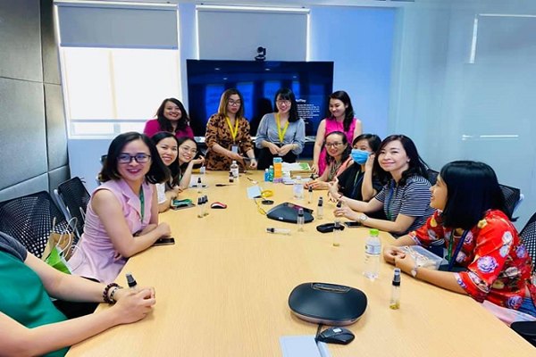 Chị em Manulife hai miền Nam - Bắc nô nức hưởng ứng tuyên ngôn 