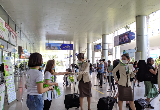 Mini Garden phát miễn phí 5000 chai nước rửa tay khô