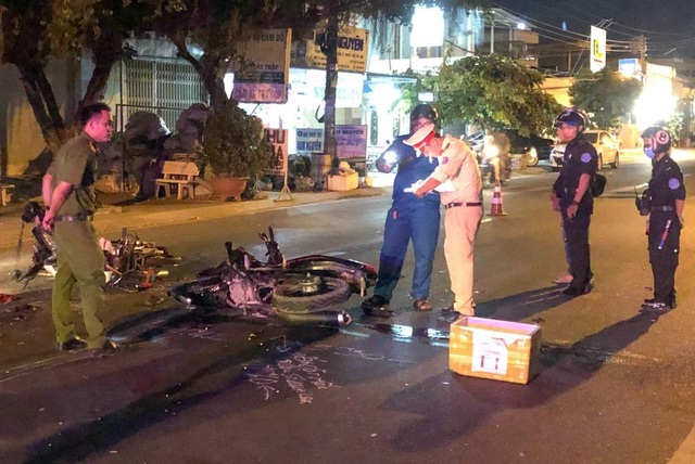 Chạy xe máy đi đổ xăng, cán bộ ngân hàng bị tông tử vong