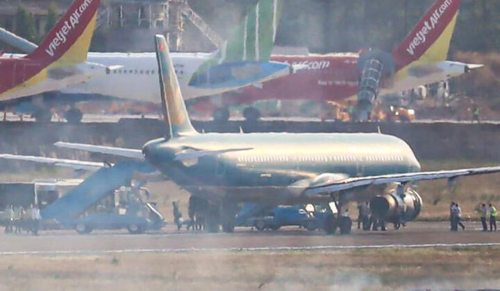 Máy bay của Vietnam Airlines nổ lốp khi chạy đà ở sân bay Tân Sơn Nhất