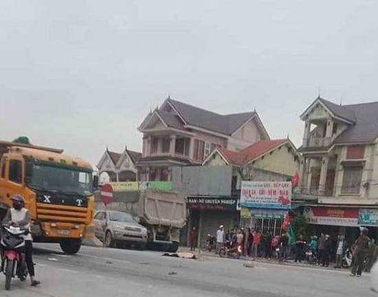 Tin tai nạn giao thông mới nhất ngày 20/3/2020: Ô tô tải gây tai nạn liên hoàn, 3 người thương vong