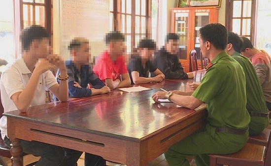 Hai nhóm thanh niên hỗn chiến kinh hoàng sau tiếng nẹt pô