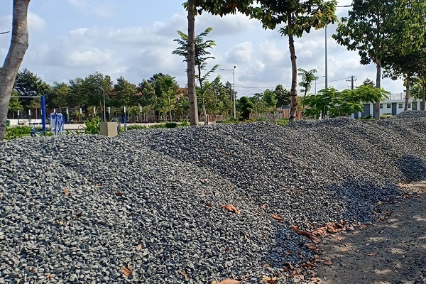 Huyện Thới Lai, TP. Cần Thơ: Khu hành chính huyện bị biến thành nơi để vật liệu xây dựng