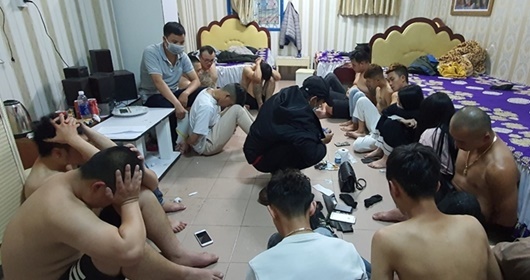 Đà Lạt: Bắt giữ hơn 20 nam nữ tụ tập chơi ma túy trong khách sạn