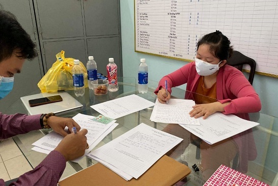 Triệu tập 2 đối tượng giả mạo BHXH Bình Dương thu mua sổ bảo hiểm