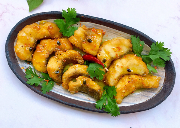 Vẫn là món cá chiên nhưng thêm nguyên liệu này thì nâng tầm đẳng cấp hơn hẳn