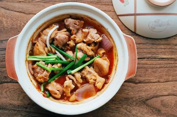 Gà nấu nồi đất mà ngon thế này, không thử thì