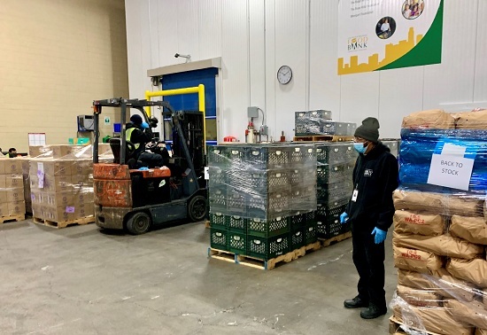 Vinamilk và nhà máy sữa tại Mỹ cùng chung tay để ủng hộ người dân gặp khó khăn trong đại dịch Covid-19 