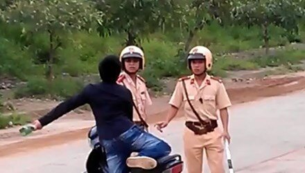 Khởi tố người đàn ông dùng dao đâm 2 chiến sĩ công an ở Sóc Trăng