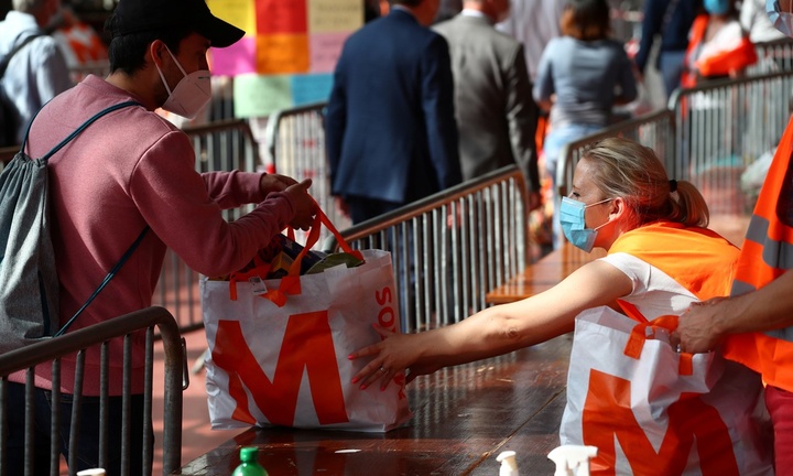 Hơn 1.000 người nhận thực phẩm cứu đói ở quốc gia giàu bậc nhất thế giới