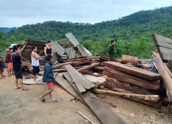 Dông lốc làm 17 người thương vong, thiệt hại 83,5 tỷ đồng