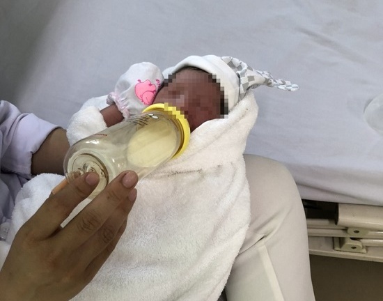 Tin tức thời sự mới nóng nhất hôm nay 11/5/2020: Xót xa bé sơ sinh bị dán băng keo, bỏ trong thùng rác