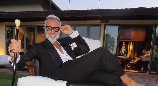 Triệu phú U60 với sự nghiệp vạn người mê, chỉ hẹn hò với... người mẫu, hoa hậu