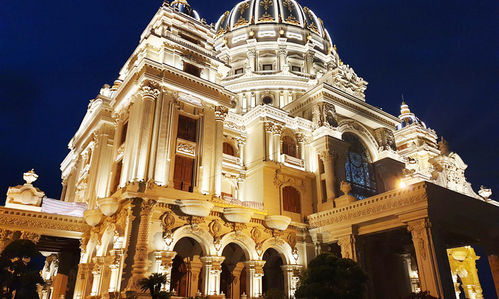 Cận cảnh tòa lâu đài mạ vàng của đại gia Ninh Bình: Cao bằng tòa nhà 18 tầng, đầu tư hàng nghìn tỷ đồng