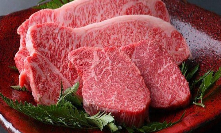 Vì sao giá bò Kobe thượng hạng Nhật cao gấp 45 lần khi về Việt Nam?