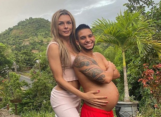 Lý do không ngờ khiến chồng chuyển giới vẫn có thể mang bầu thay vợ