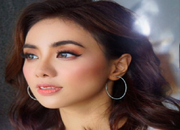 Miko Lan Trinh 'muốn gục ngã' vì vóc dáng tuổi 30