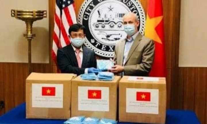 Việt Nam trao tặng 3.000 khẩu trang giúp Mỹ chống Covid-19