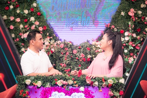 MC Hồng Vân - Quyền Linh tích cực tung hứng 