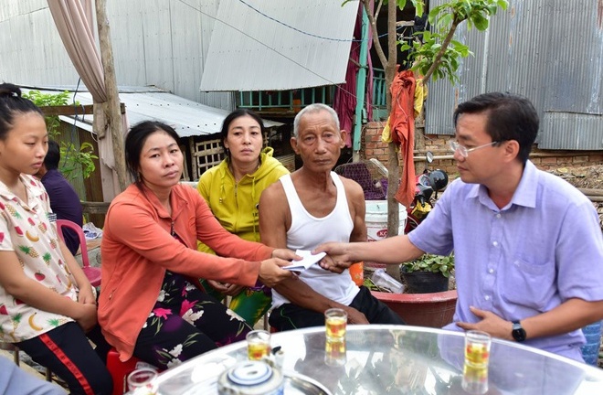 Vụ 3 người chết đuối khi tắm kênh ở Long An: Tìm thấy 2 thi thể cha con gần nhau