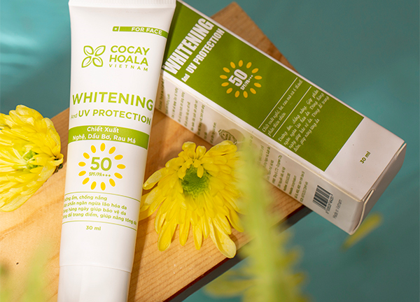 Hè tới, chẳng lo da sạm màu hay bắt nắng vì đã có kem chống nắng siêu lành tính lại còn kiêm luôn cả dưỡng da này!