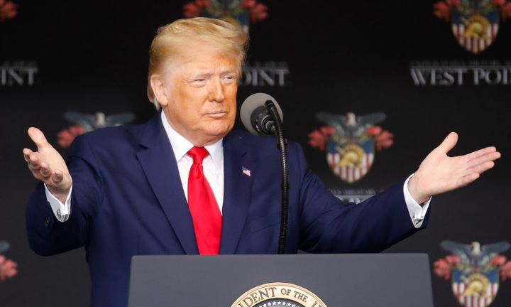 Tổng thống Mỹ gặp khó khi nâng cốc nước, hashtag “ông Trump không khỏe” gây sốt Twitter