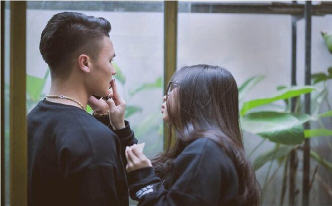 Nhật Lê đăng status lạ giữa lúc Quang Hải ngày càng mặn nồng bên tình mới