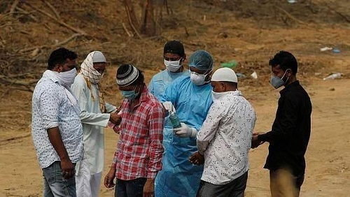 Người đàn ông tự xưng có thể chữa mọi loại bệnh bằng nụ hôn và cái kết bất ngờ