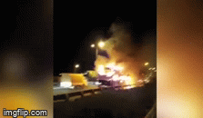 Hà Nội: Xe khách cháy rực giữa trời tối trên đường vành đai 3