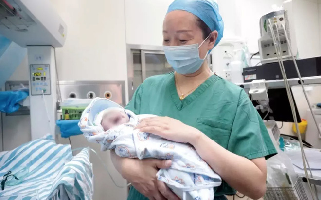 Hai anh em sinh đôi chào đời cách nhau 10 năm, điều kỳ diệu khiến ai cũng ngỡ ngàng