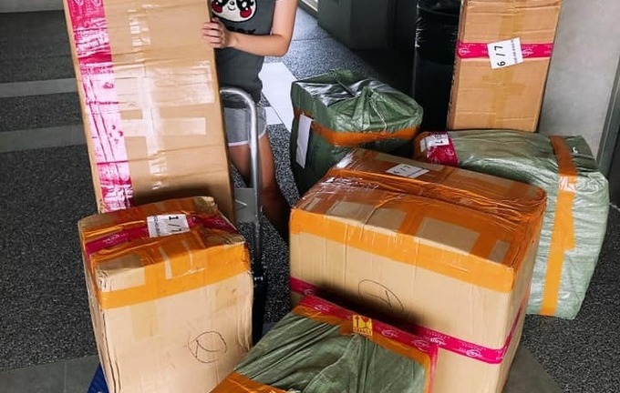 Bạn trai tặng quà 