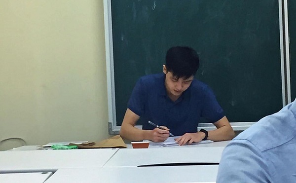 Đi thi gặp thầy giám thị thế này, bảo sao học sinh không thể tập trung làm bài được