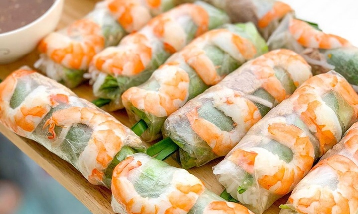 Chế giễu bánh tráng của món gỏi cuốn giống da bàn chân, diễn đàn tại Malaysia bị dân mạng 