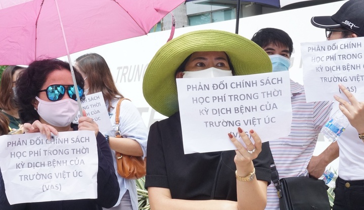 Tranh cãi học phí chưa có hồi kết, hơn 60 phụ huynh trường quốc tế Việt Úc gửi đơn khởi kiện ra tòa