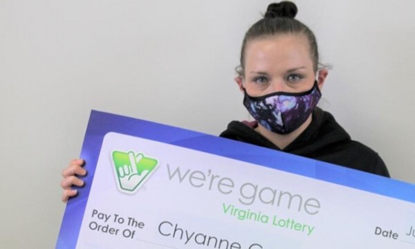 Cô gái mua xổ số giải tỏa sau khi cãi nhau với bạn trai, ai ngờ 