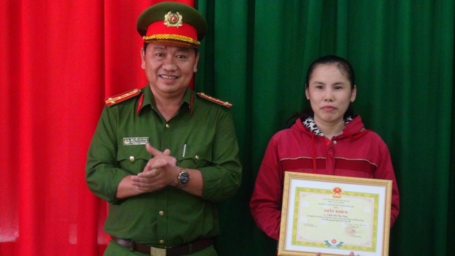 Nhặt được 4 lượng vàng, nữ nhân viên khách sạn trả lại cho khách