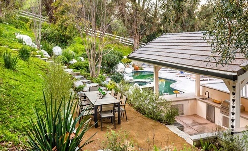 Cận cảnh siêu biệt thự mới của Disney Miley Cyrus: Hấp dẫn từ cái nhìn đầu tiên