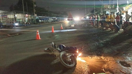 Người dân truy đuổi xe container cán chết người, bỏ chạy trong đêm