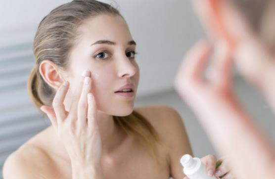 Chăm sóc da như thế nào đúng cách sau nặn mụn?