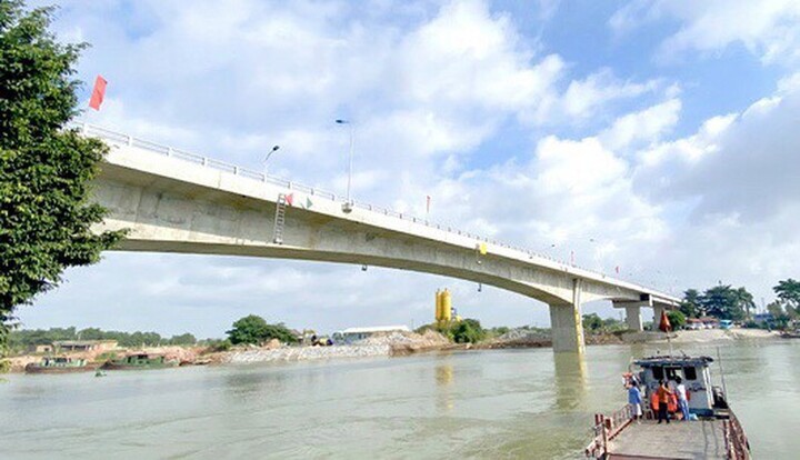 Vụ người phụ nữ thuê xe ôm từ TP Hải Dương về cầu Mây tự tử: Thư tuyệt mệnh viết gì?