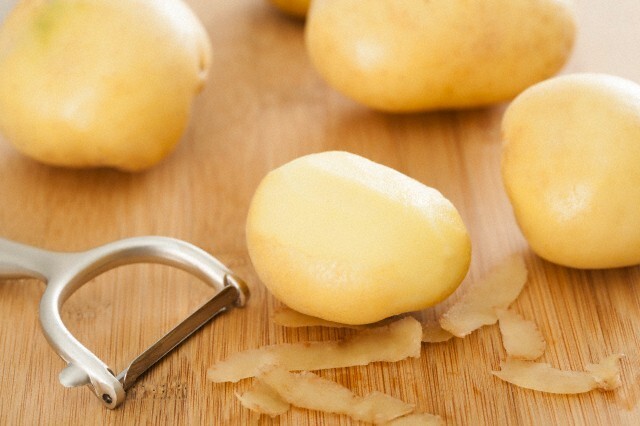 Bí quyết quyét sạch đốm đen, vết mụn tại nhà bằng mặt nạ khoai tây