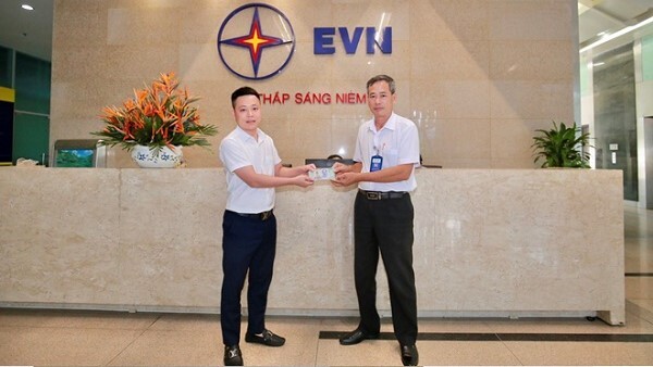 Nhân viên Điện lực trả lại 50 triệu đồng cho người đánh rơi