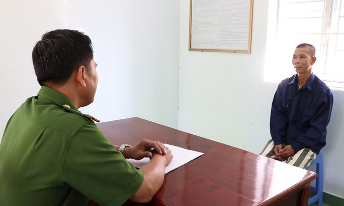 Bắt giam người đàn ông 46 tuổi dụ dỗ bé gái đến chòi quan hệ tình dục rồi cho 200.000 đồng