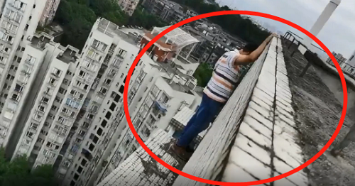 Người đàn ông nằm mơ thấy đứng trên sân thượng, mở mắt ra hốt hoảng khi biết sắp rơi từ tầng 32
