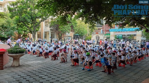 Cận cảnh buổi tựu trường đầu tiên của 207 học sinh ở ngôi trường đặc biệt nhất Thủ đô Hà Nội