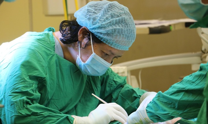 Tất tần tật những thông tin cần biết về nâng ngực nội soi Bác sĩ Việt 2020