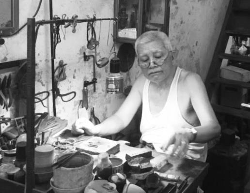 Người giữ ký ức Hà thành cổ kính qua ngọn lửa nghề kim hoàn thủ công trên phố Hàng Bạc