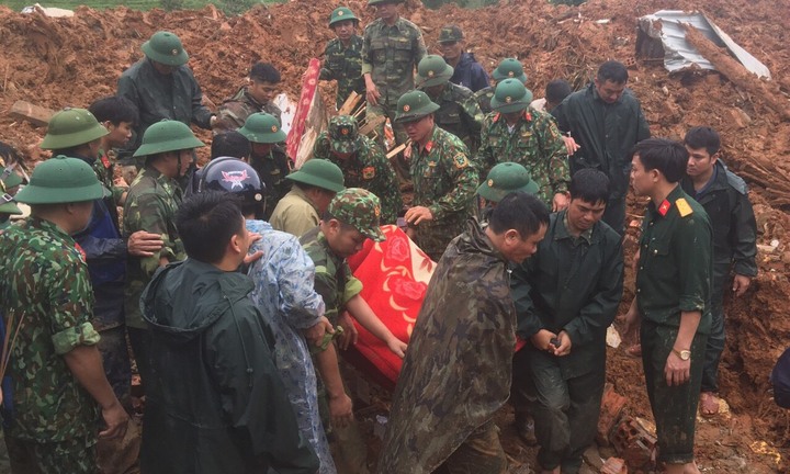 Vụ sạt lở ở Quảng Trị: Tìm được 14 thi thể chiến sĩ, tiếp tục cứu nạn xuyên đêm
